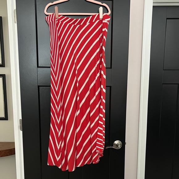 Lane Bryant Asymmetrical Red and White Striped Maxi Skirt. Size 14/16 - Picture 1 of 9